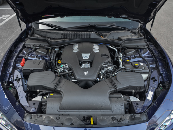 玛莎拉蒂  3.0T 350Hp 发动机舱
