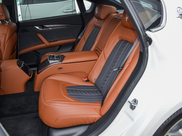 玛莎拉蒂  3.0T 430Hp 第二排座椅