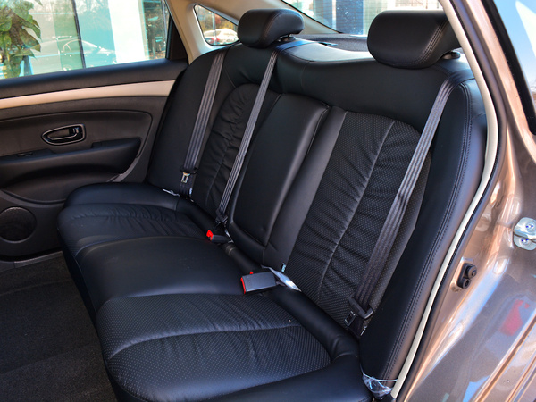 东风日产  经典 第二排座椅
