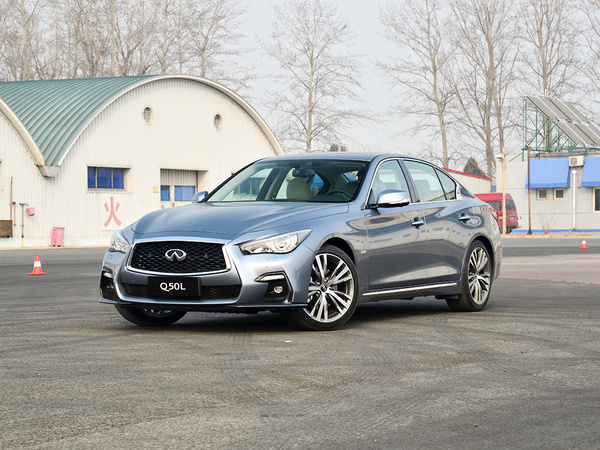 东风英菲尼迪  2.0T 左前正45度