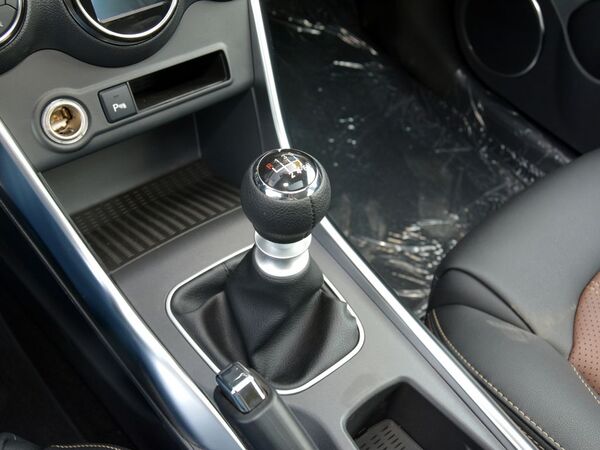 比亚迪  1.5TI 换挡杆