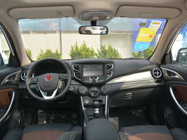 比亚迪  1.5TI 大中控全景