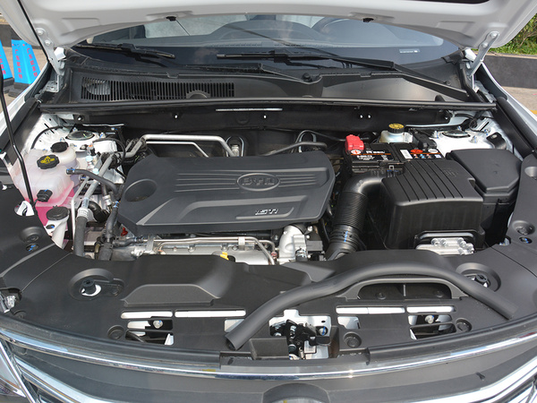 比亚迪  1.5TI 发动机舱