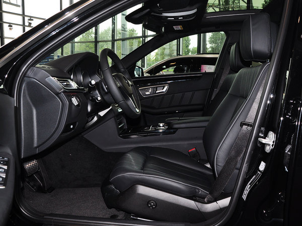 北京奔驰 E320L 驾驶席座椅正视图