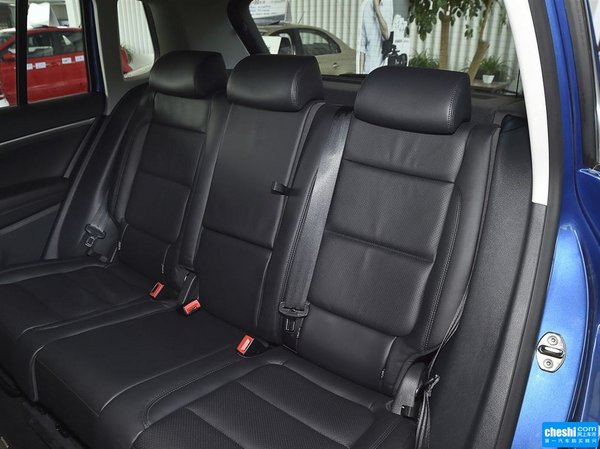 上汽大众 1.8TSI 自动 第二排座椅正视图