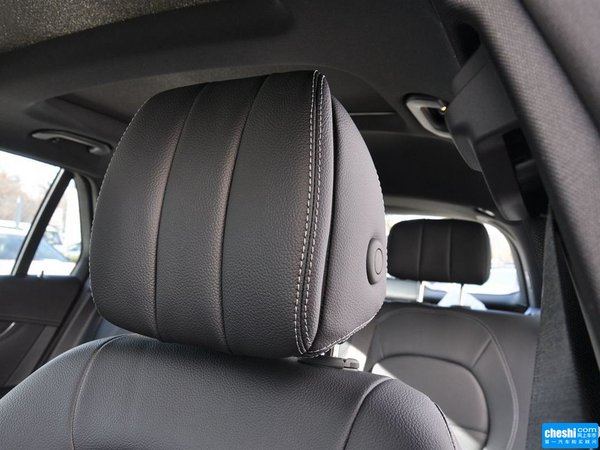 北京奔驰  glc 260 4matic 驾驶席座椅头枕特写