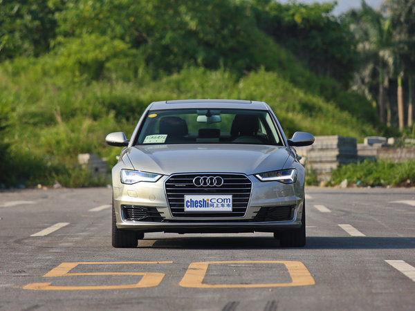 一汽奥迪 45tfsi 车头正面视角