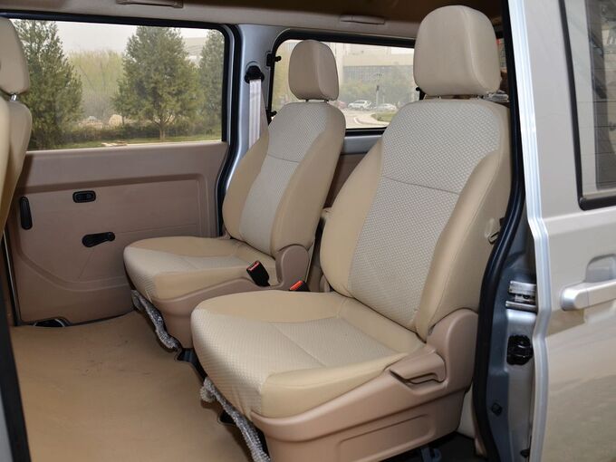 上汽通用五菱  1.5L S 第二排座椅