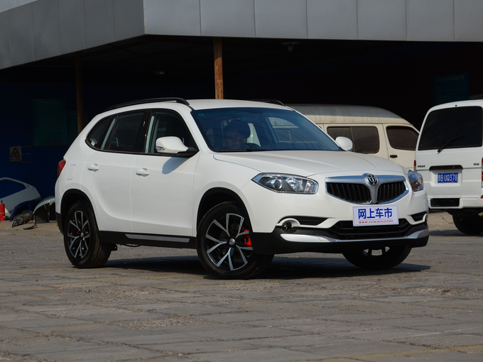 华晨中华  1.5T 右前正45度