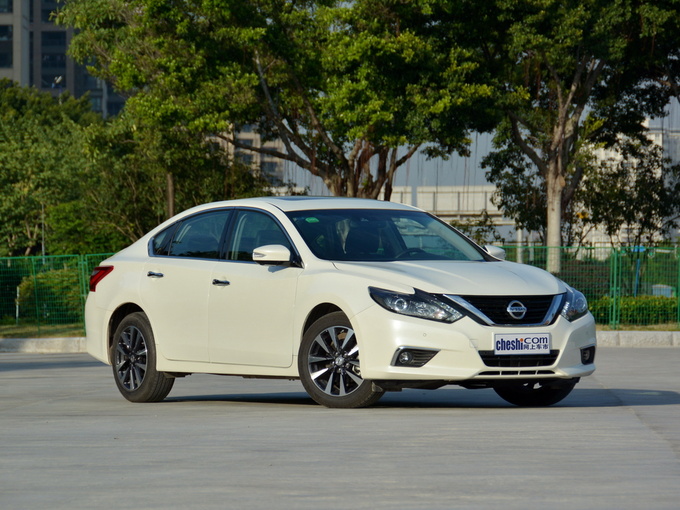 东风日产 2.5L 右前正45度