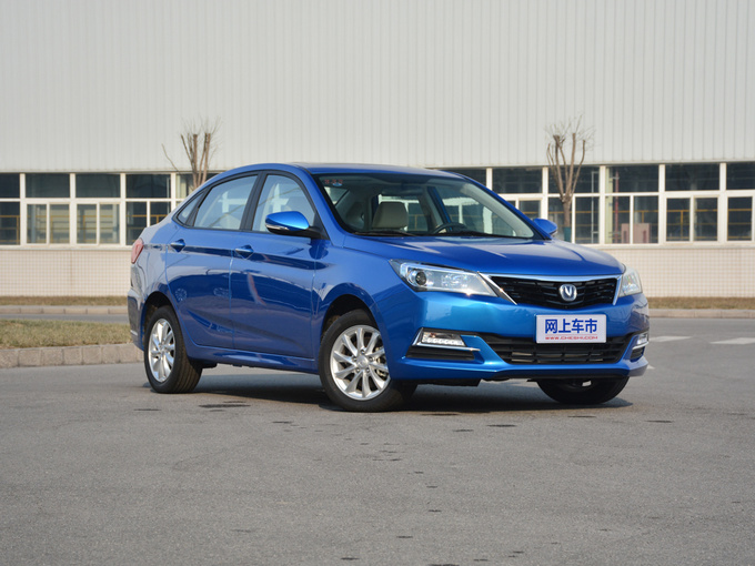 长安乘用车  1.0T 右前正45度