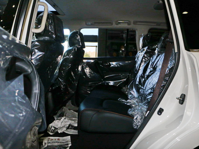 日产(进口)  5.6L 第二排空间