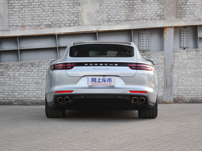 保时捷  Panamera 4S 行政加长版 正后