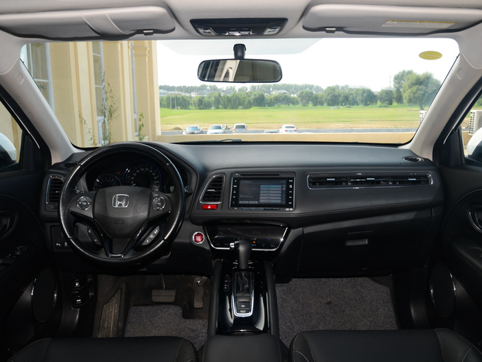 广汽本田 1.8L 大中控全景