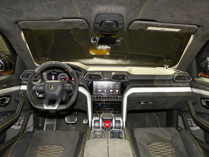 兰博基尼  4.0T 大中控全景