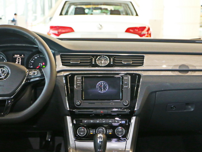 上汽大眾  330TSI 中控臺