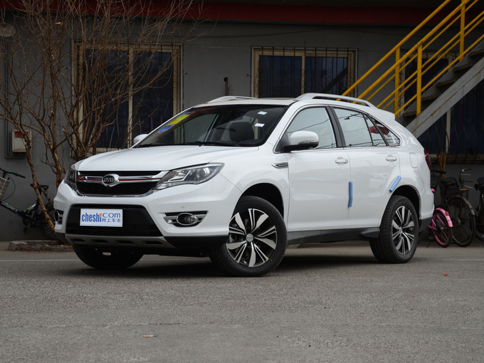 比亚迪 2.0T 左前正45度