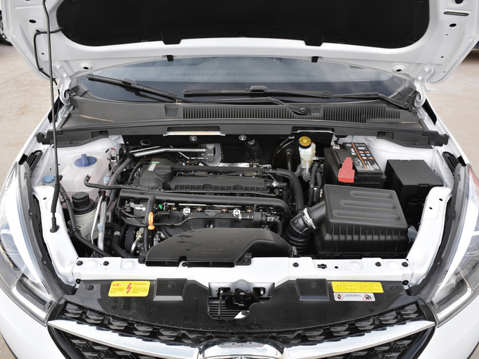 奇瑞汽车  1.5L 发动机舱