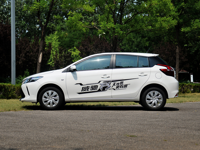 一汽丰田  1.5L 正左侧