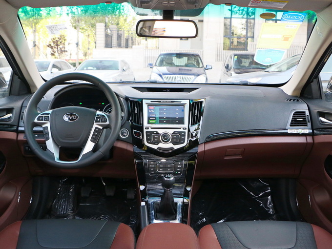 比亚迪  1.5L 大中控全景