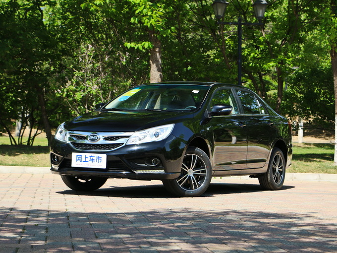 比亚迪  1.5L 左前正45度