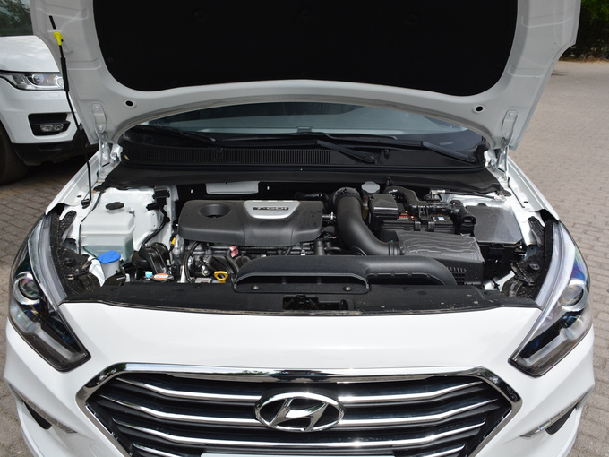 北京现代 1.6T 发动机舱