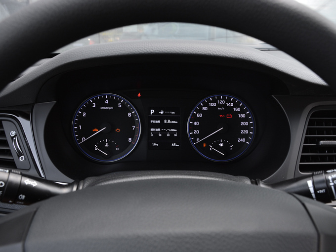 北京现代  1.8L 仪表盘