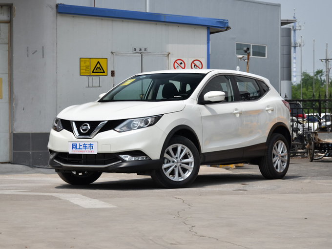 东风日产  2.0L 左前正45度