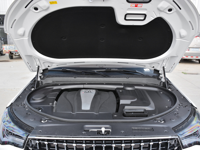 众泰  1.8T 发动机舱