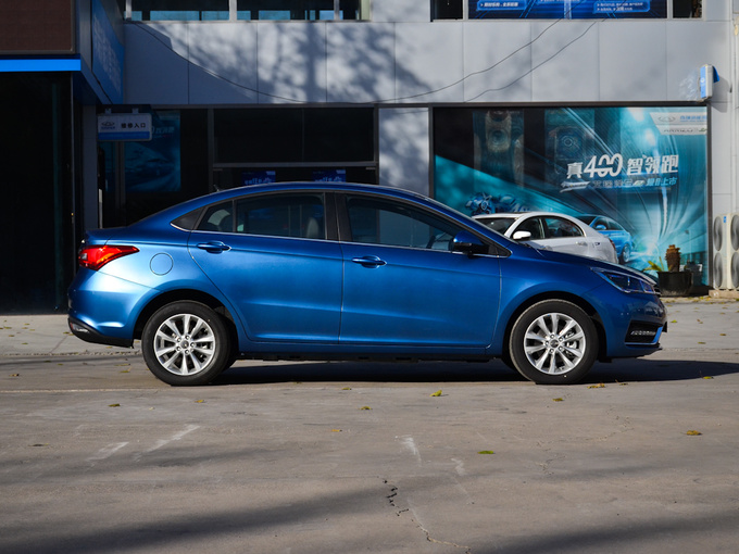 奇瑞汽车 智酷版 正右侧