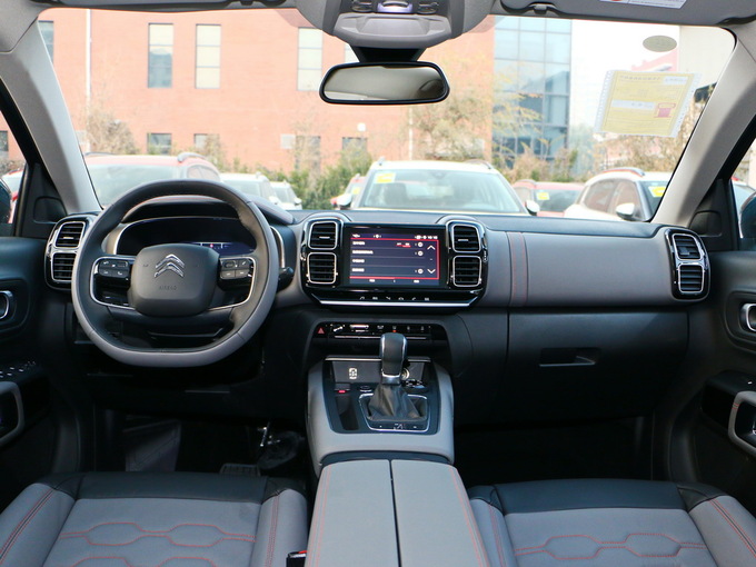 东风雪铁龙  350THP 大中控全景