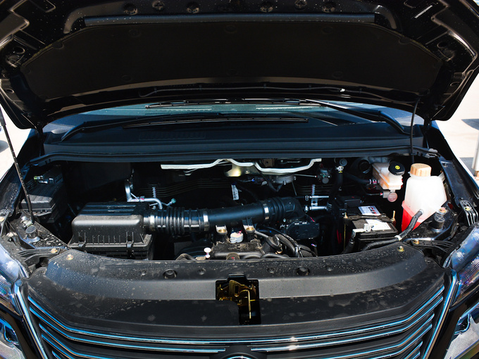 东风风行 M5L 1.6L 发动机舱