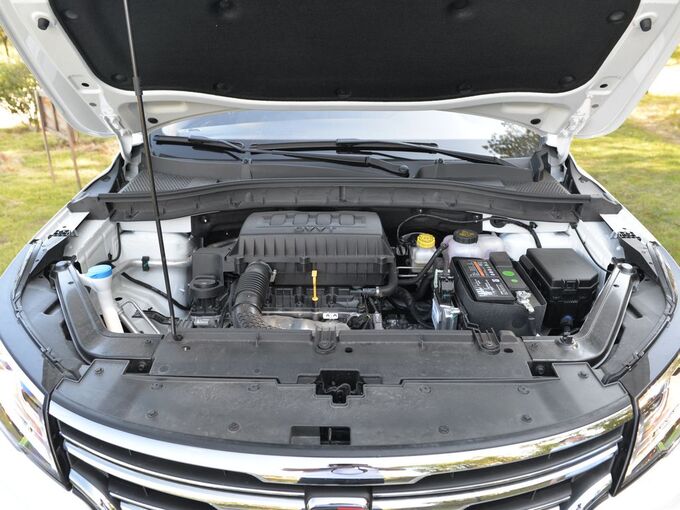 上汽荣威  18T 发动机舱