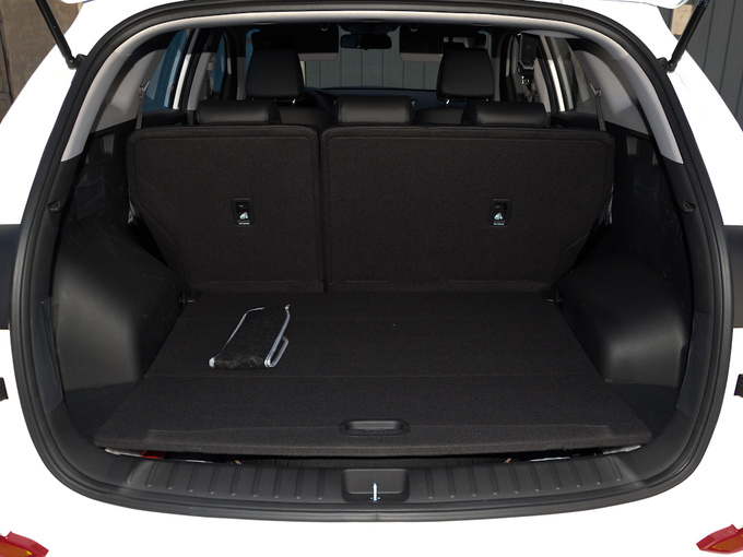 北京现代 1.6T 后备箱