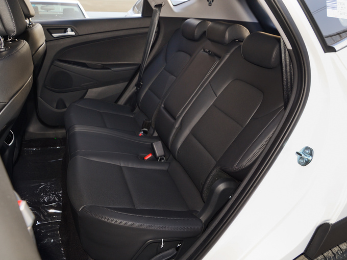 北京现代  1.6T 第二排座椅