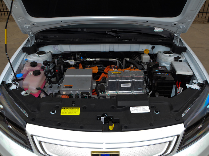 吉利汽车  EV450 发动机舱