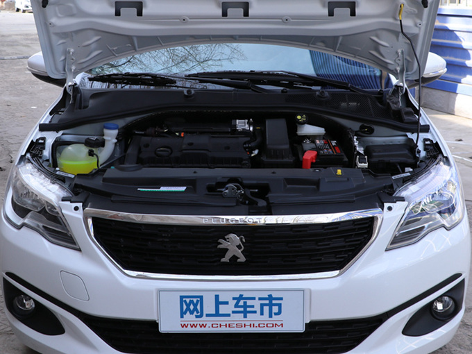 东风标致 1.6L 发动机舱