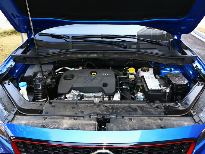 MG  16T 发动机舱