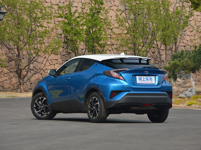 一汽丰田  2.0L 左后正45度