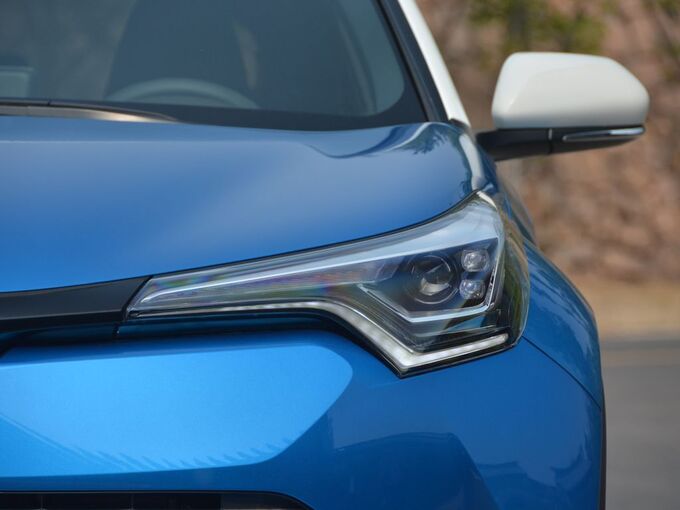 一汽丰田  2.0L 左前大灯