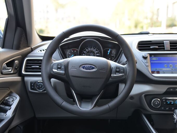 长安福特 EcoBoost 125 方向盘