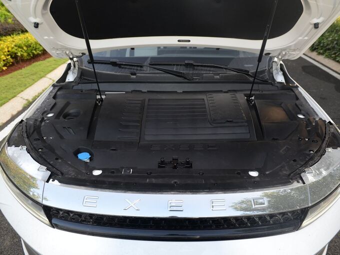 星途  1.6T 发动机舱