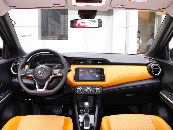 东风日产 1.5L 大中控全景