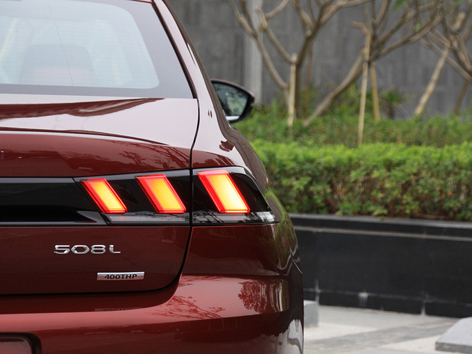 东风标致  508L 400THP PureTech 激情版 右后尾灯