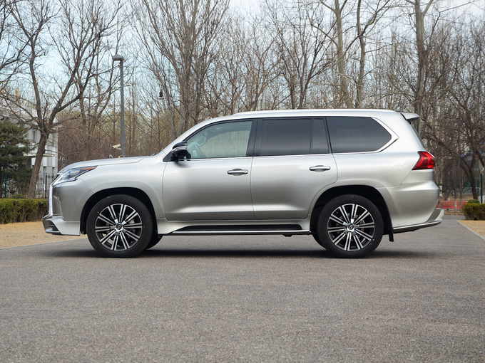 雷克萨斯  570 正左侧