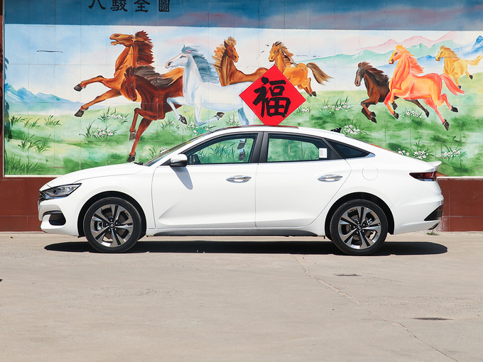 北京现代 280TGDi 正左侧