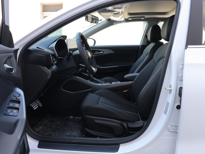 北京现代  280TGDi 前排空间