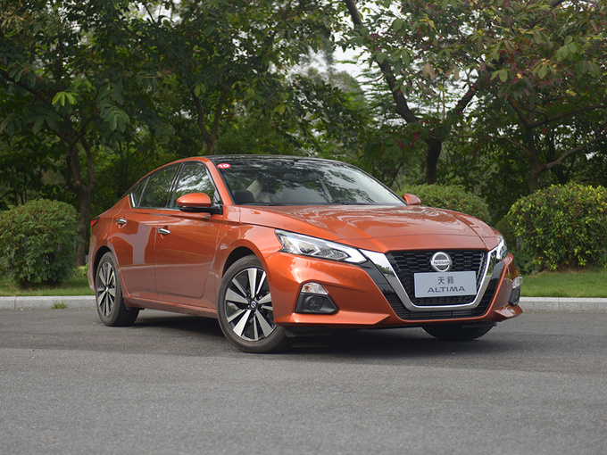 东风日产 2.0T XV AD1 右前正45度