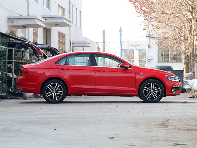 上汽大众  280TSI DSG舒适版 正右侧