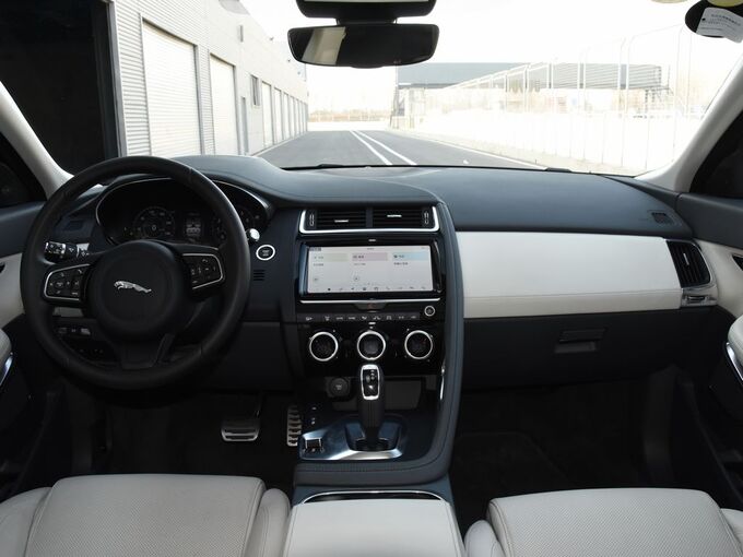 奇瑞捷豹路虎 P250 大中控全景